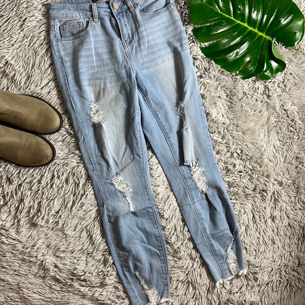 Indigo Rein light wash distressed skinny jeans size 3/26